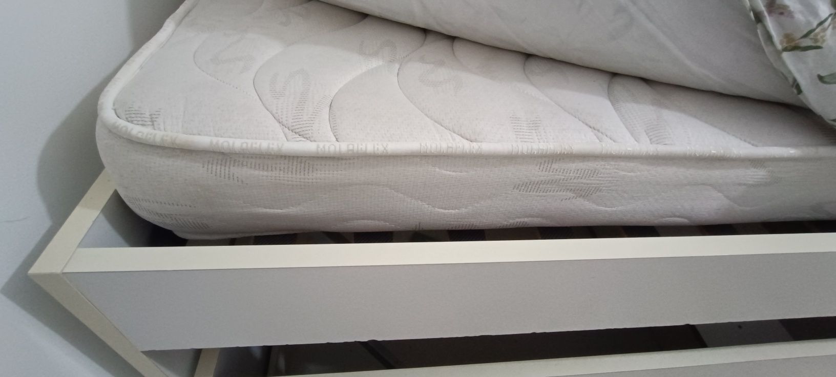 Cama individual de gavetas com estrado e colchão