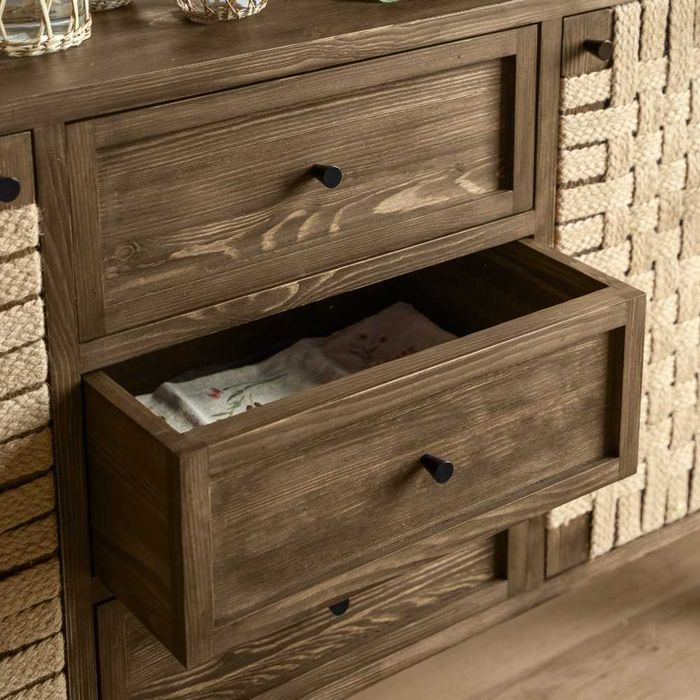 Komoda drewniana z plecionką jutową w stylu farmhouse,  retro