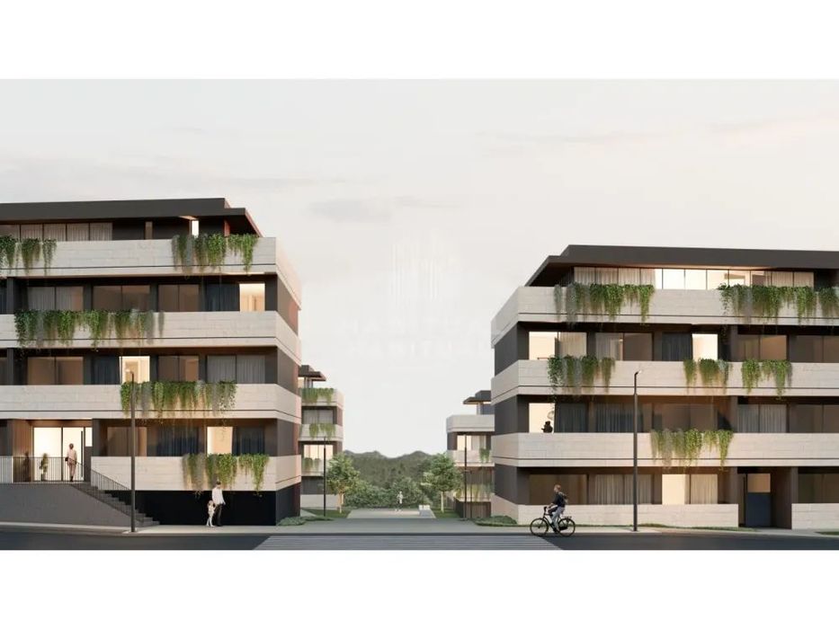 Loja Comercial Com 152M2 Com Garagem