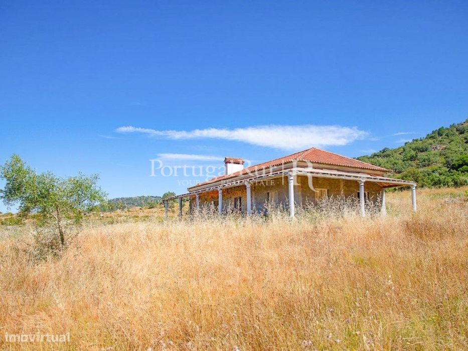 Quinta com 2.1ha com Moradia para Recuperar
