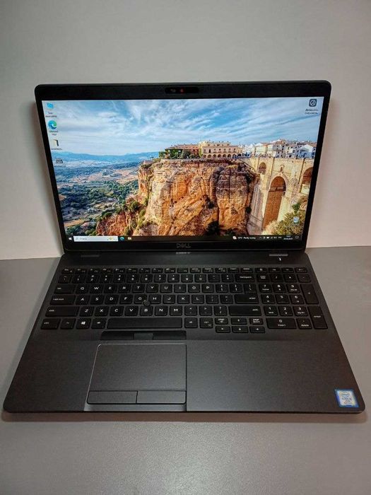 Ноутбук Dell Latitude 5500 / IPS / i5-8365U / 8гб / 256ссд