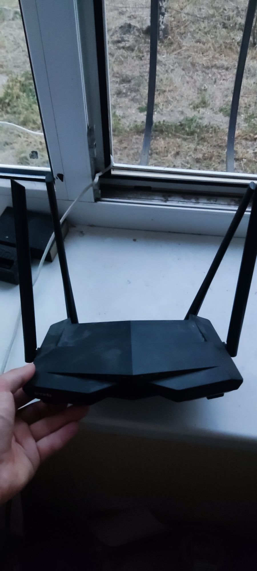 Продаю гигабайтный роутер Тенда ас10