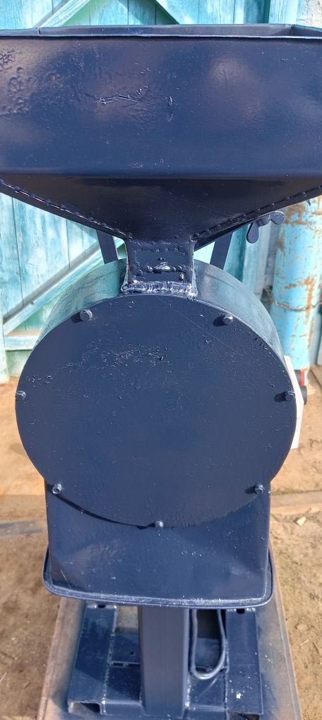 Продам млин для подрібнення зерна