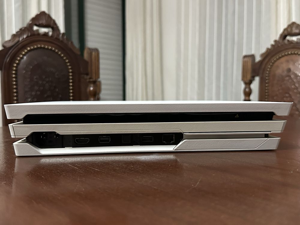 PlayStation 4 PS4 Pro 1TB Novo + 1 Comando + 1 Jogo Uncharted