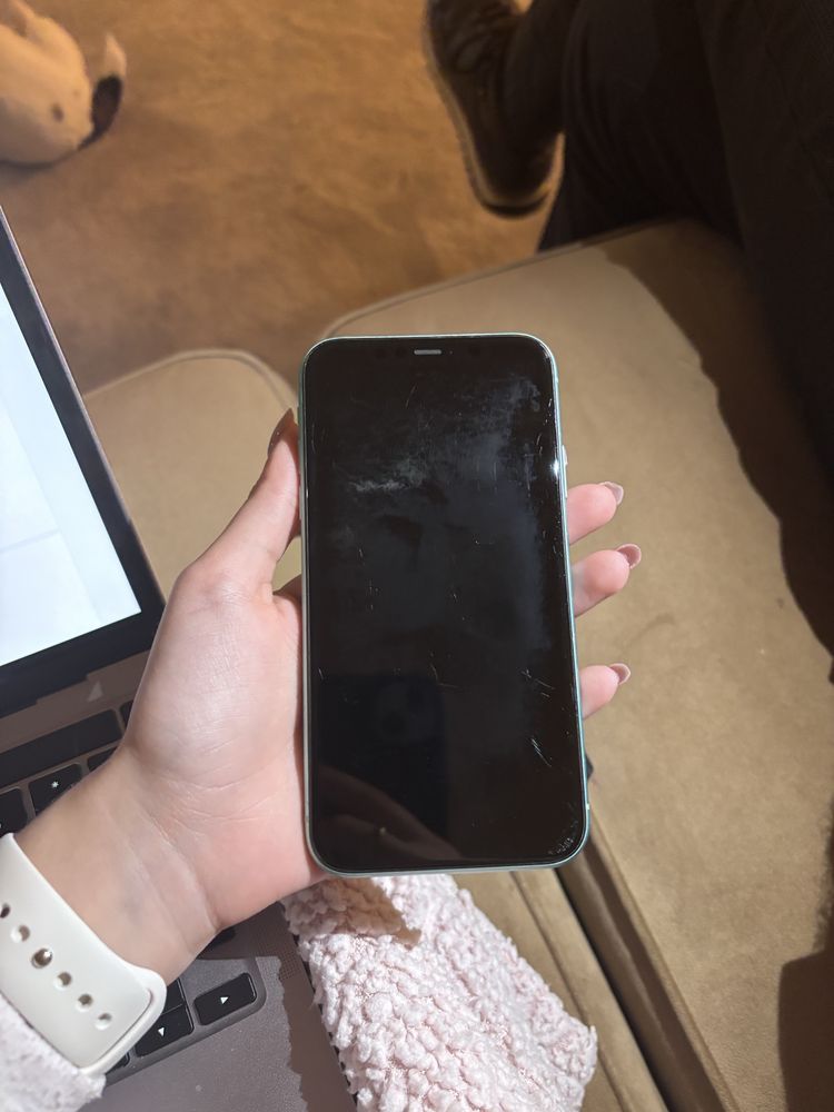 iPhone 11 em bom estado