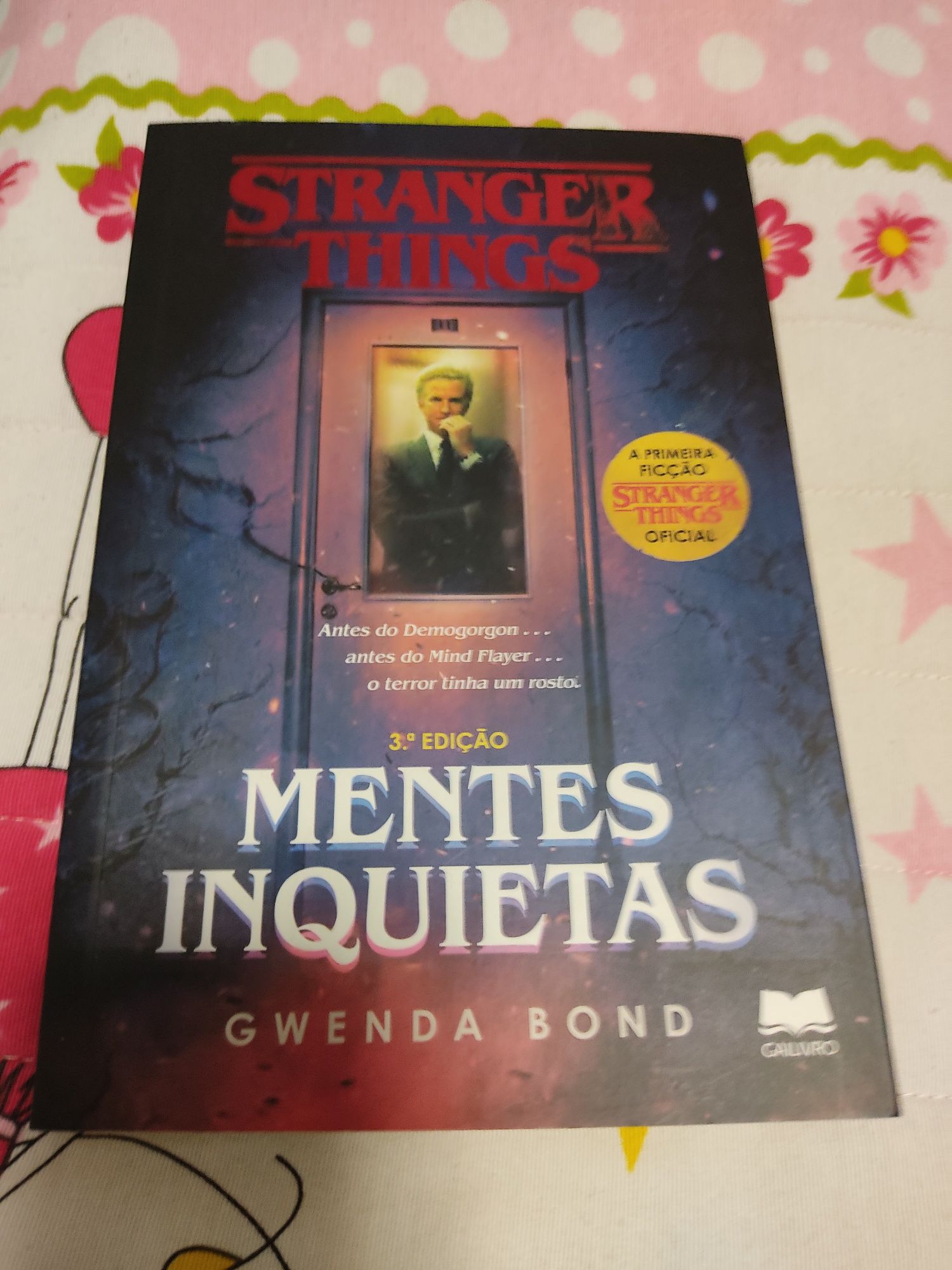 Livro stranger things, mentes inquietas