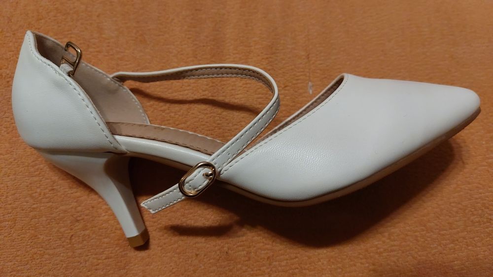Eleganckie białe buty na obcasie NOWE! r.37