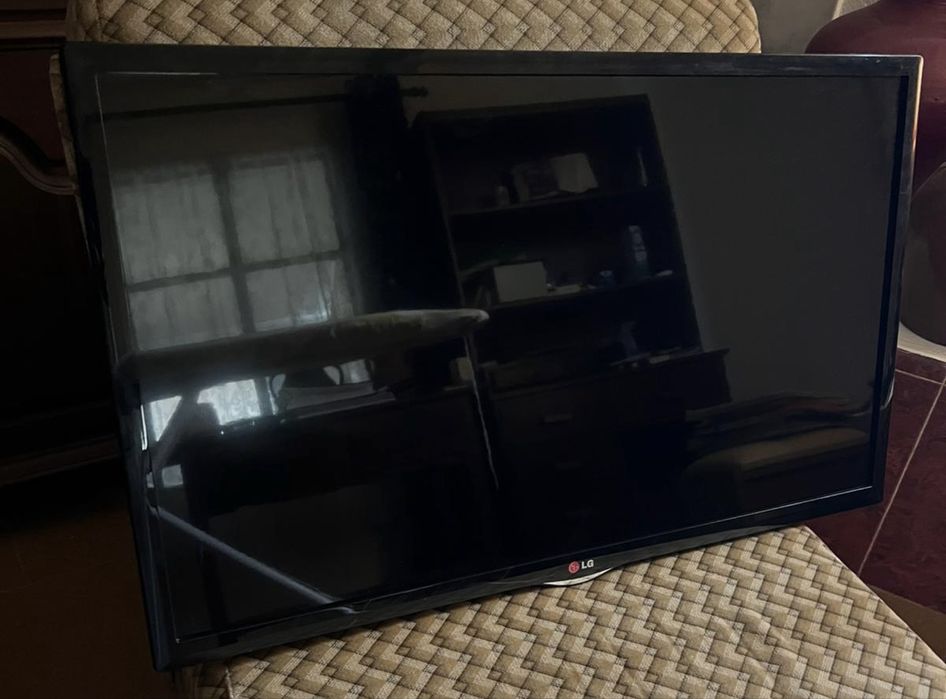 Televisao LG com base