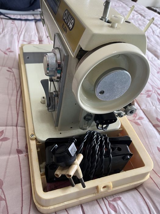 Máquina de costura automática Oliva