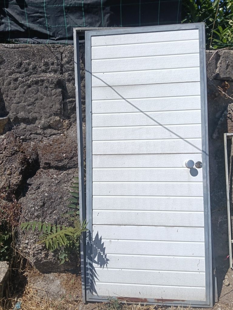 Porta com aro em