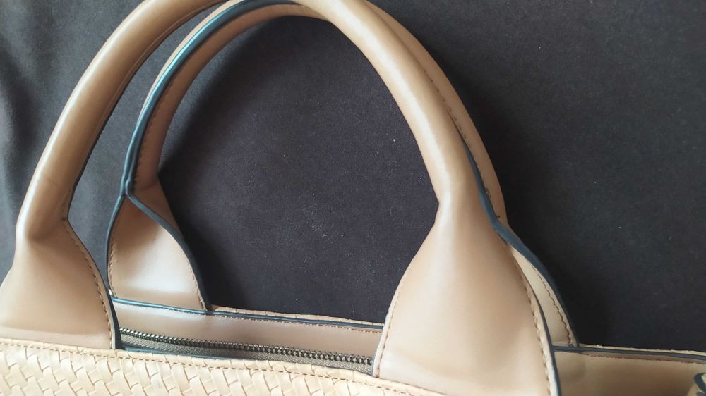 Каркасна бежева сумка Perfoice з довгою ручкою