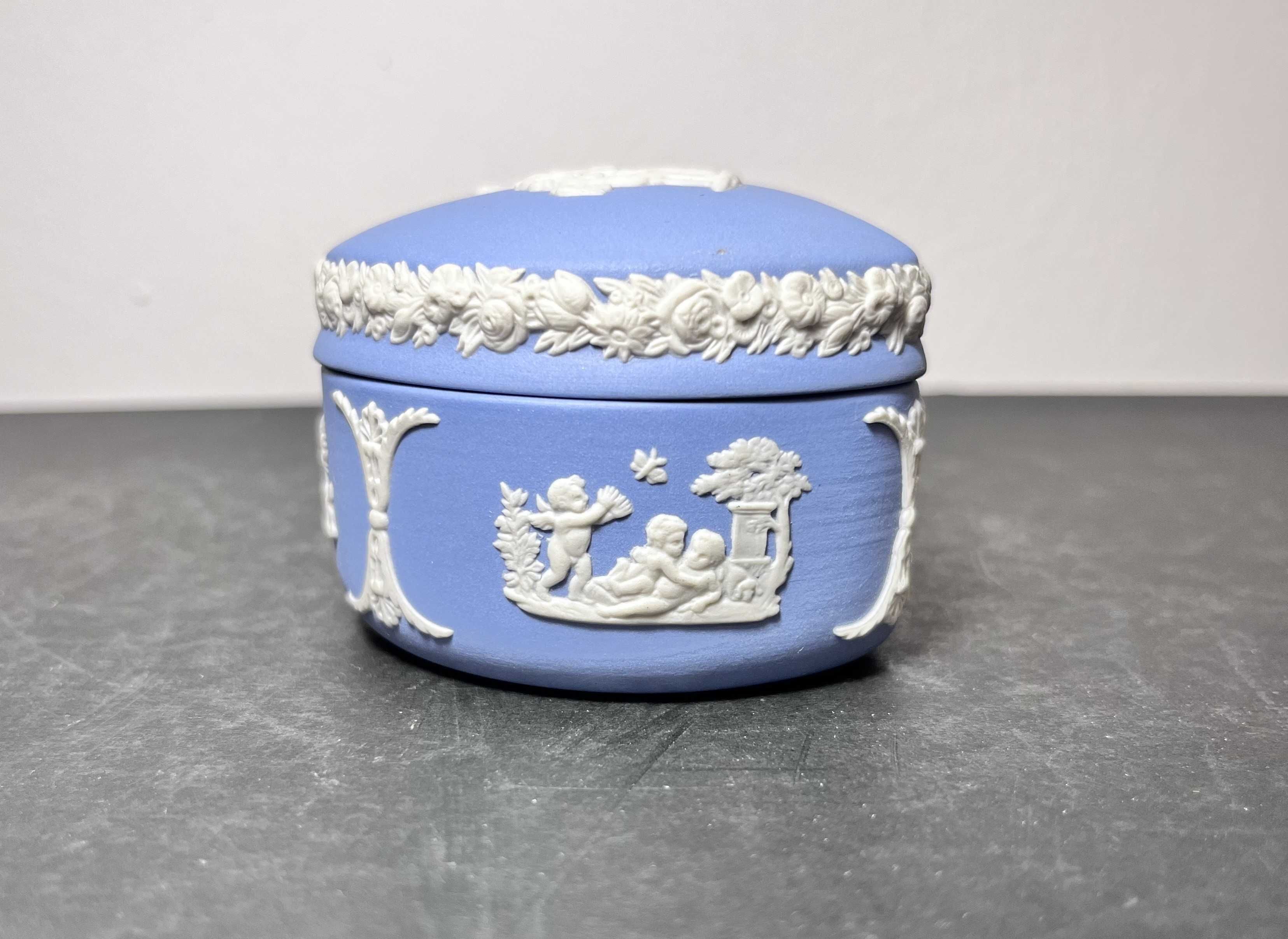 Puzderko szkatułka Wedgwood Blue Jasperware starożytny Rzym scen