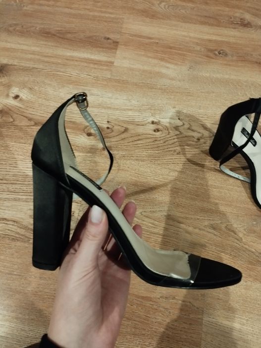 Sandałki na słupku