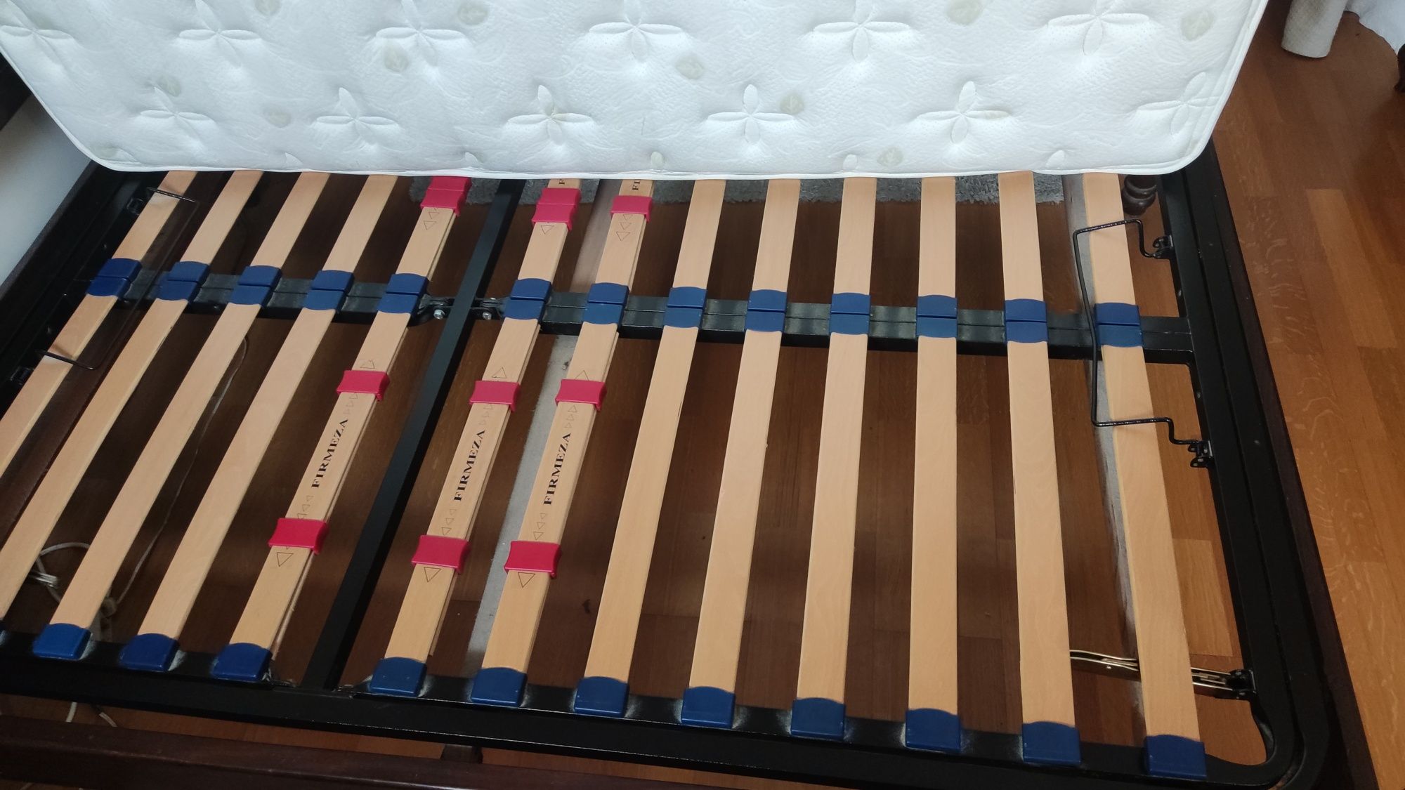 Cama casal (1,83x1,34) com colchao Molaflex e estrado