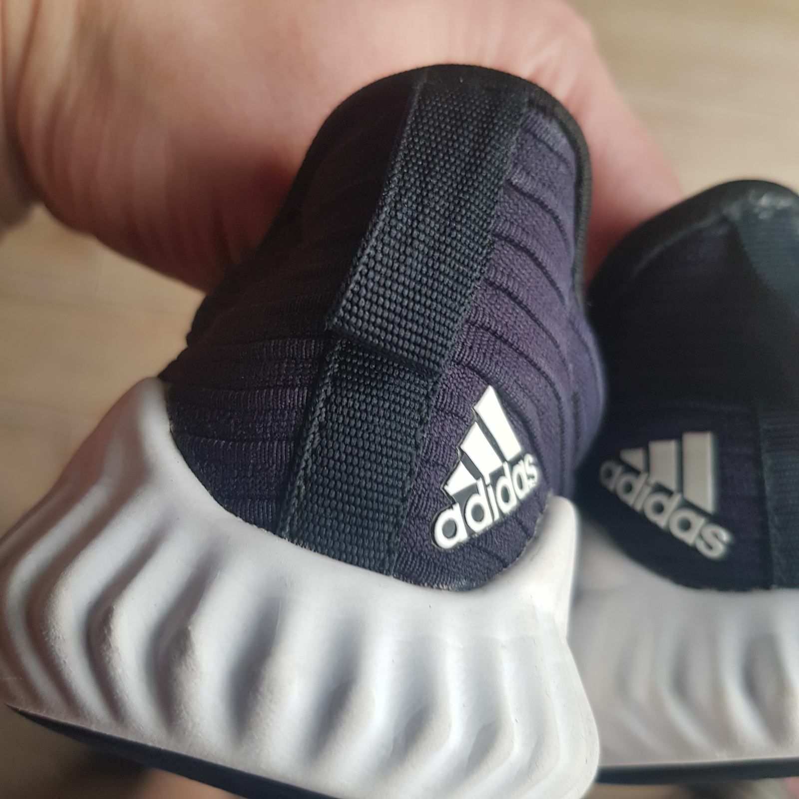 Кросівки adidas  28 розмір