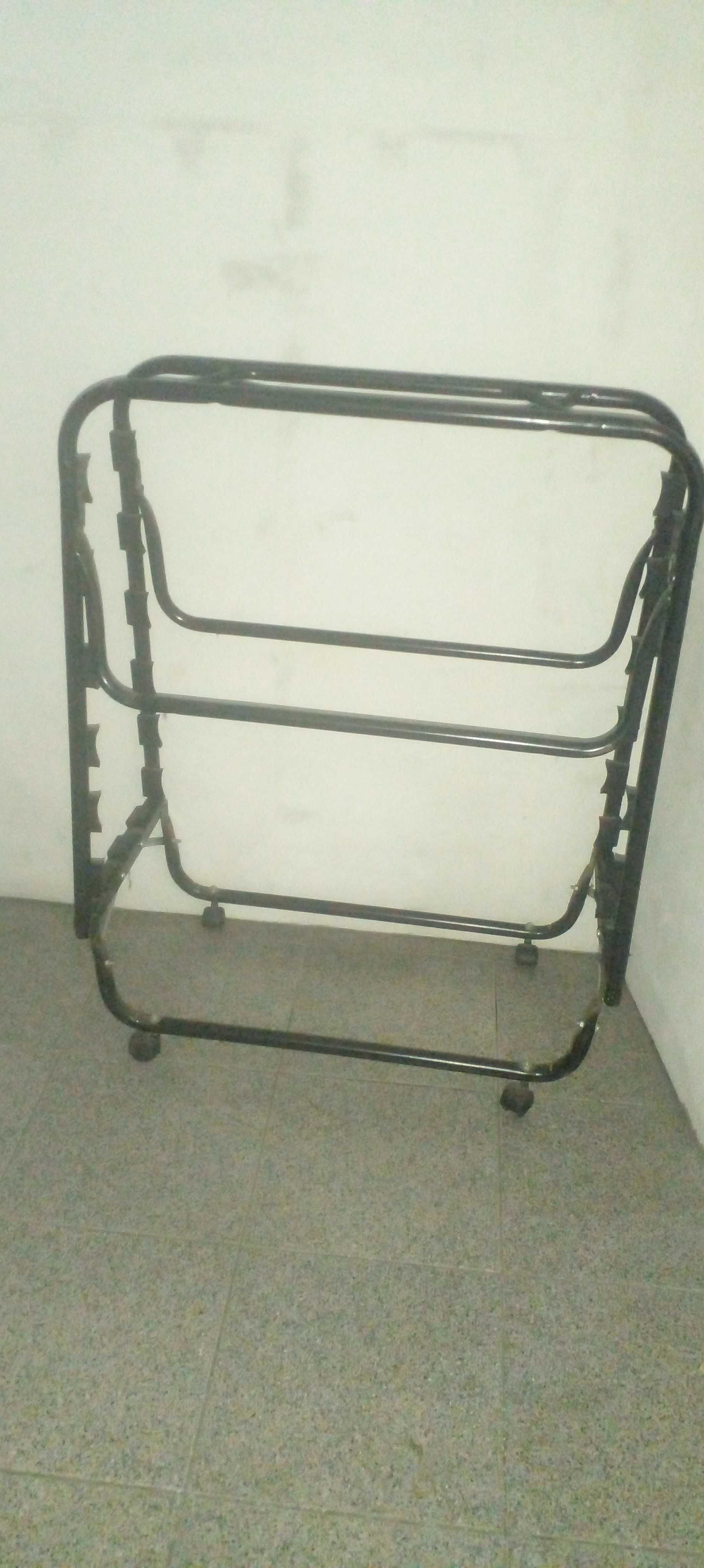 Vendo Cama de Solteiro (Dobrável)