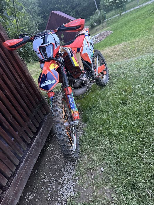 KTM EXC 300  2 stoke  на тюнінгу в хорошому стані номер +380978204126.
