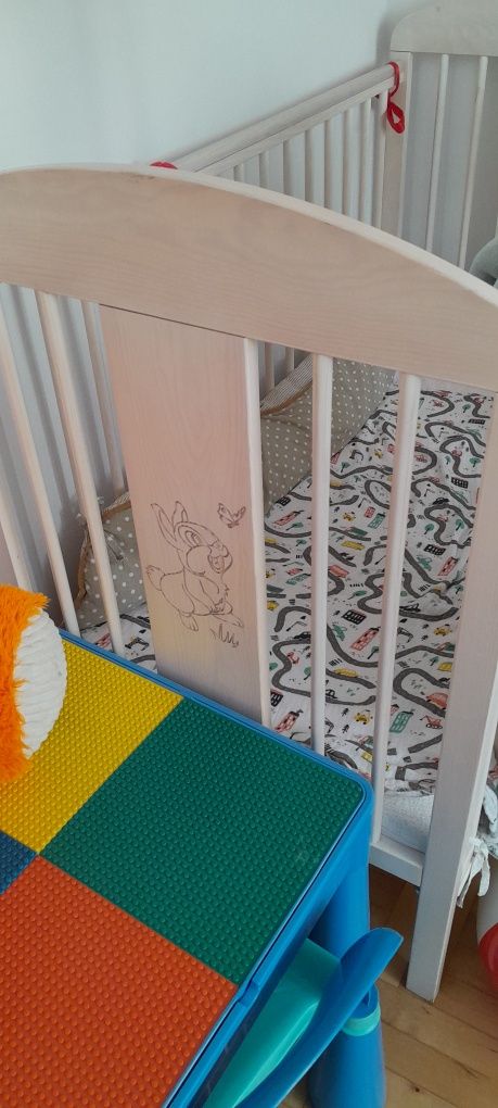 Łóżeczko z materacem