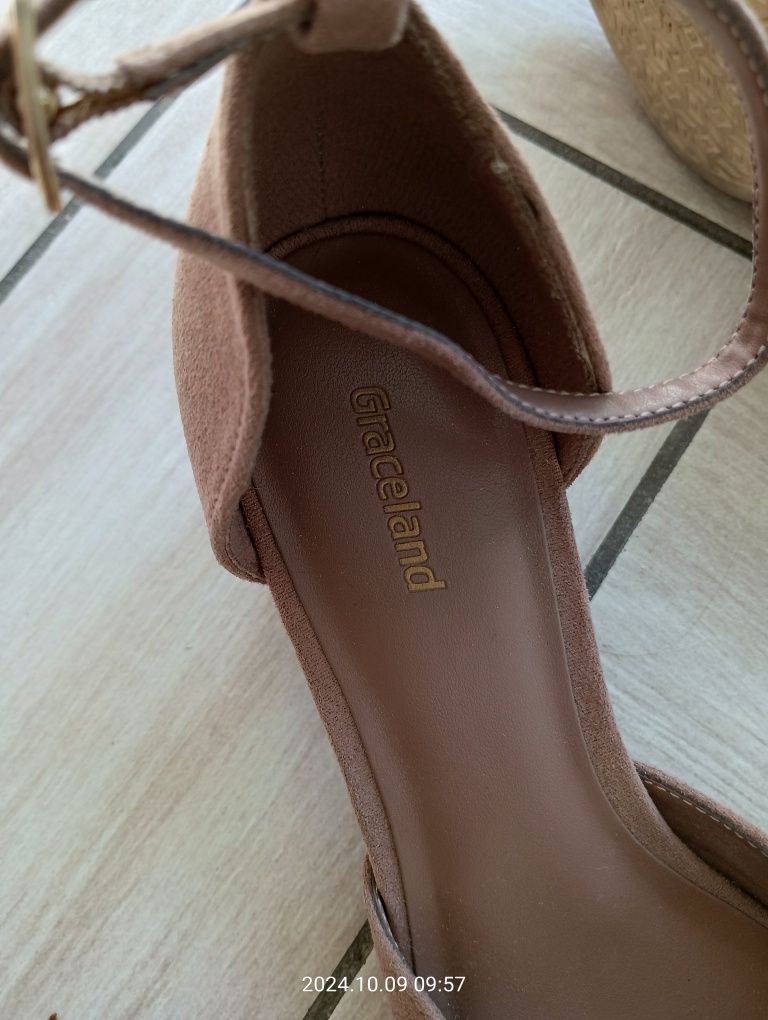 Buty na słupku zamszowe 36 Deichmann