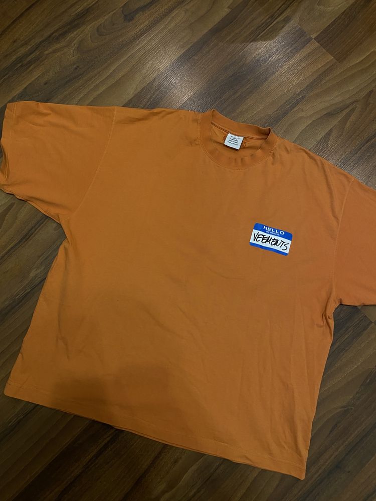 Vetements Tee Hello My Name Is