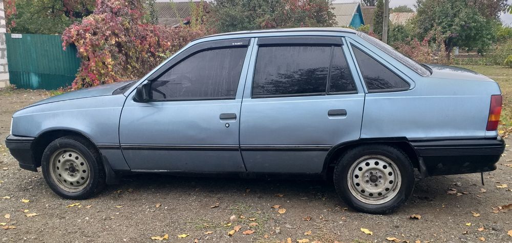 Продам автомобиль Опель Кадет в хорошем состоянии вложений не требует.
