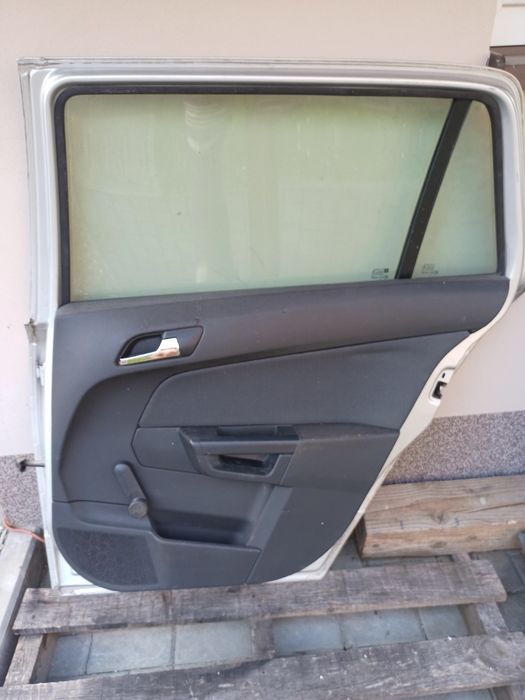 Opel Astra H drzwi prawe