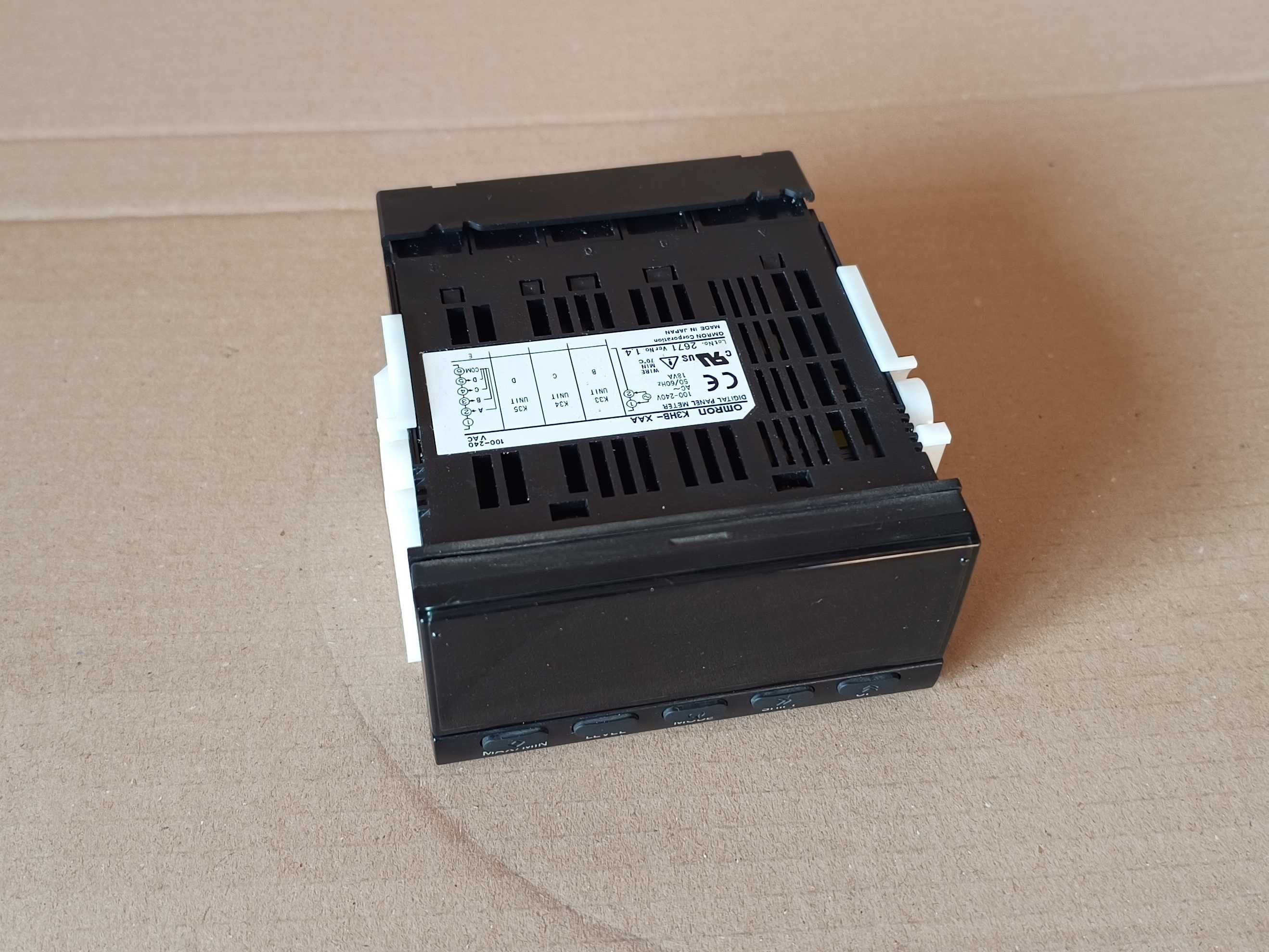 Cyfrowy miernik panelowy Omron K3HB-XAA