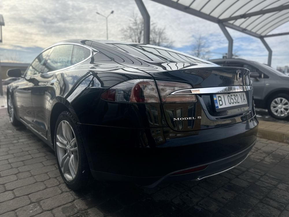 Авто Tesla model S