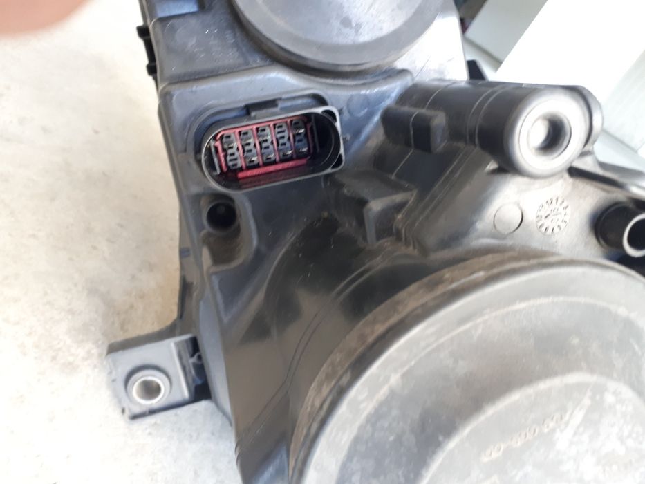 Ótica/ farol original Hella direita VW Passat B6 2006 para a frente