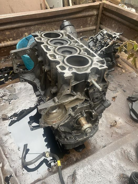 Голова ГБЦ 1.6 HDI двигун на запчастини