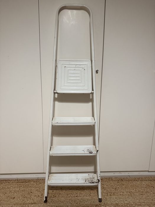 Escada dobravel 4 degraus em bom estado