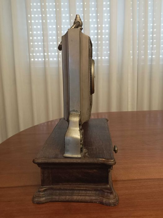 Relógio "antique", elegante e intemporal.