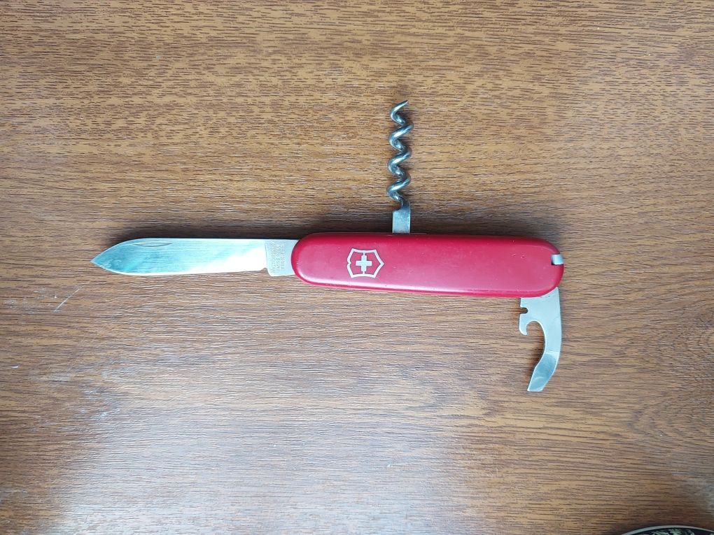 victorinox waiter czerwony nóź scyzoryk kpl. 84mm =