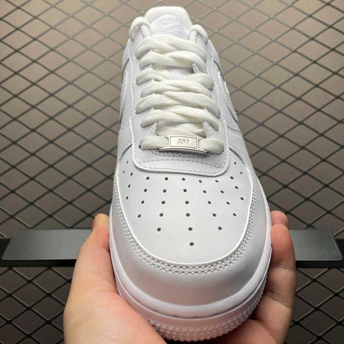 Buty meskie Mokasyny Nike Air Force 1 Low '07 White R.42