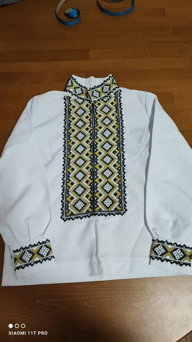 Вишиванка для хлопчика з бісеру