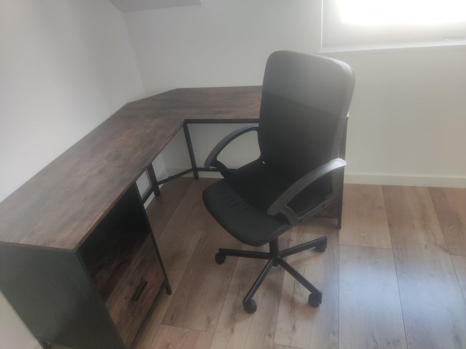 Sprzedam fotel biurowy oraz biurko