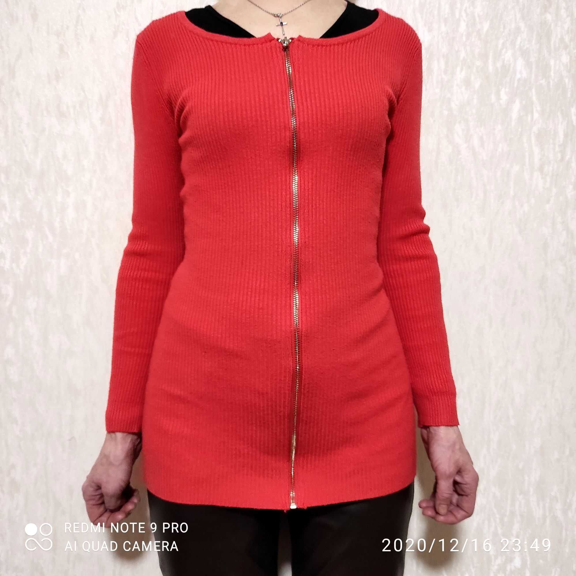 Кофта Gucci на молнии, 44 размер, S. Хорошее состояние.