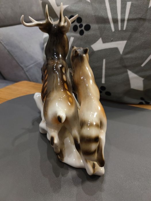 Figura porcelanowa jeleń z wilkiem Royal Dux  Czechoslovakia