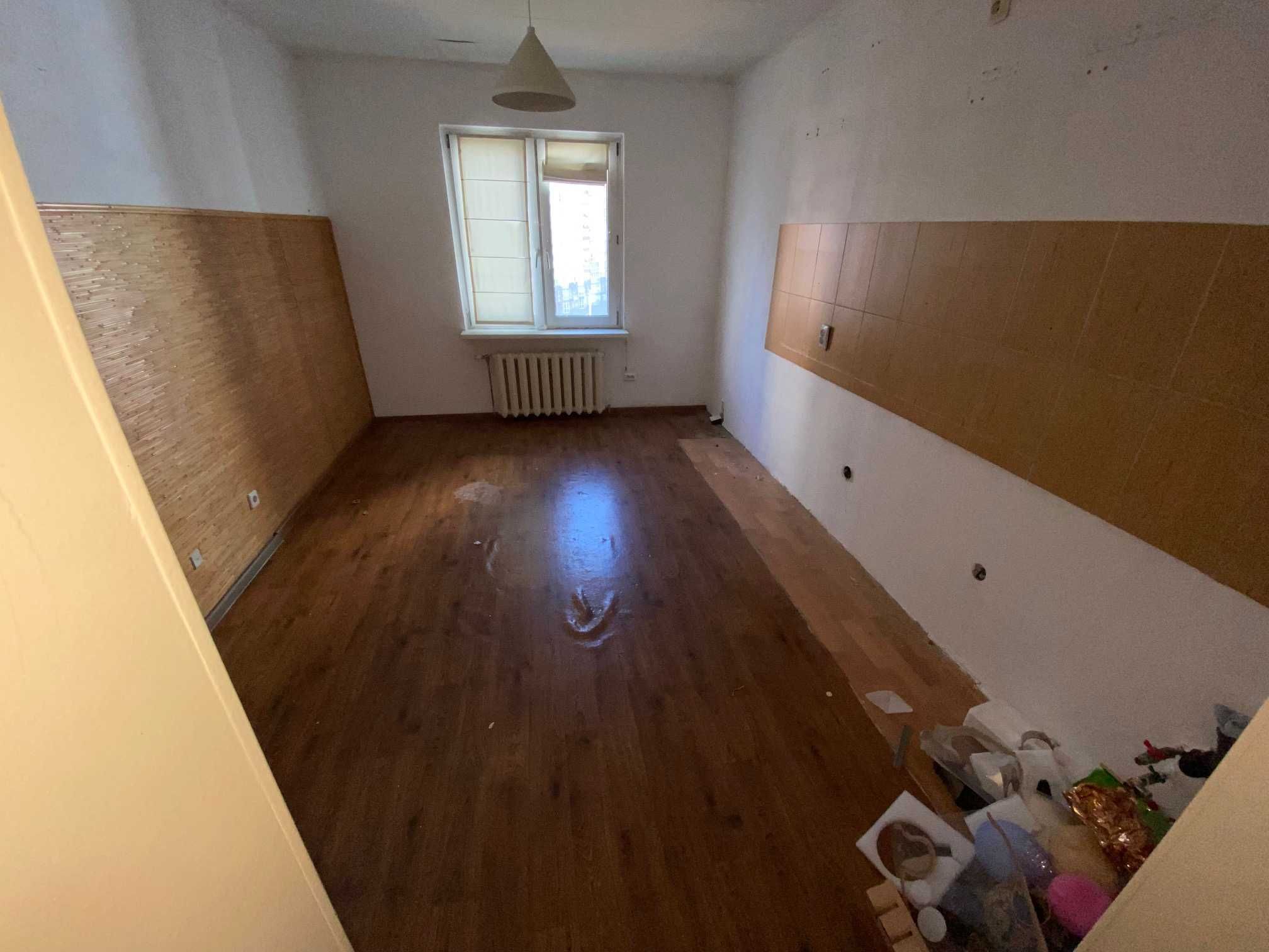 Продаж 2-к квартири 73,3 м2. м.Київ, вул.Драгоманова, 1-Б.   85000$