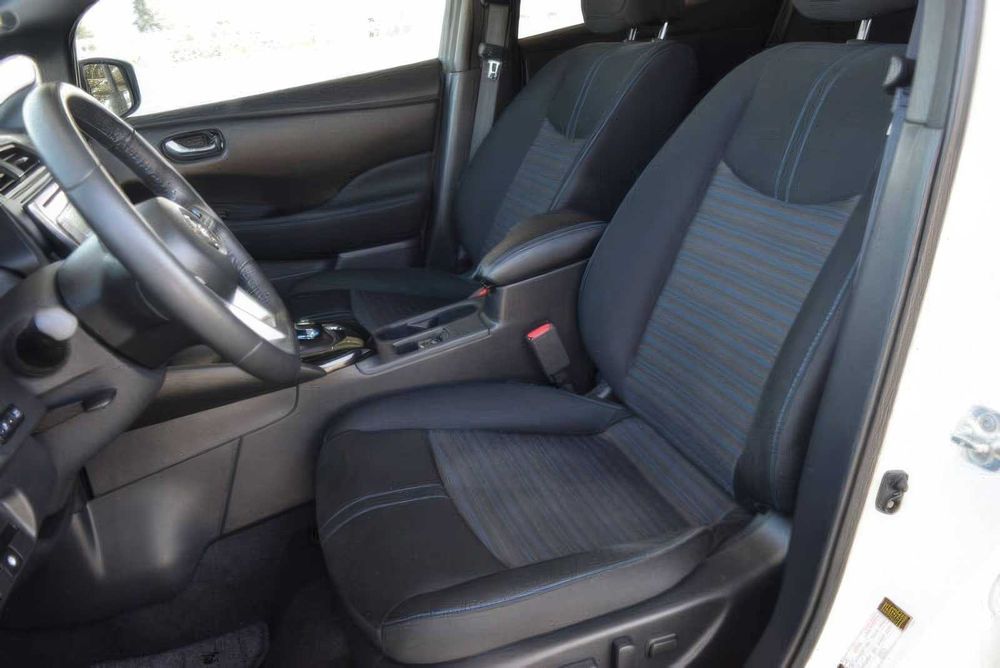 Nissan LEAF SV      2019