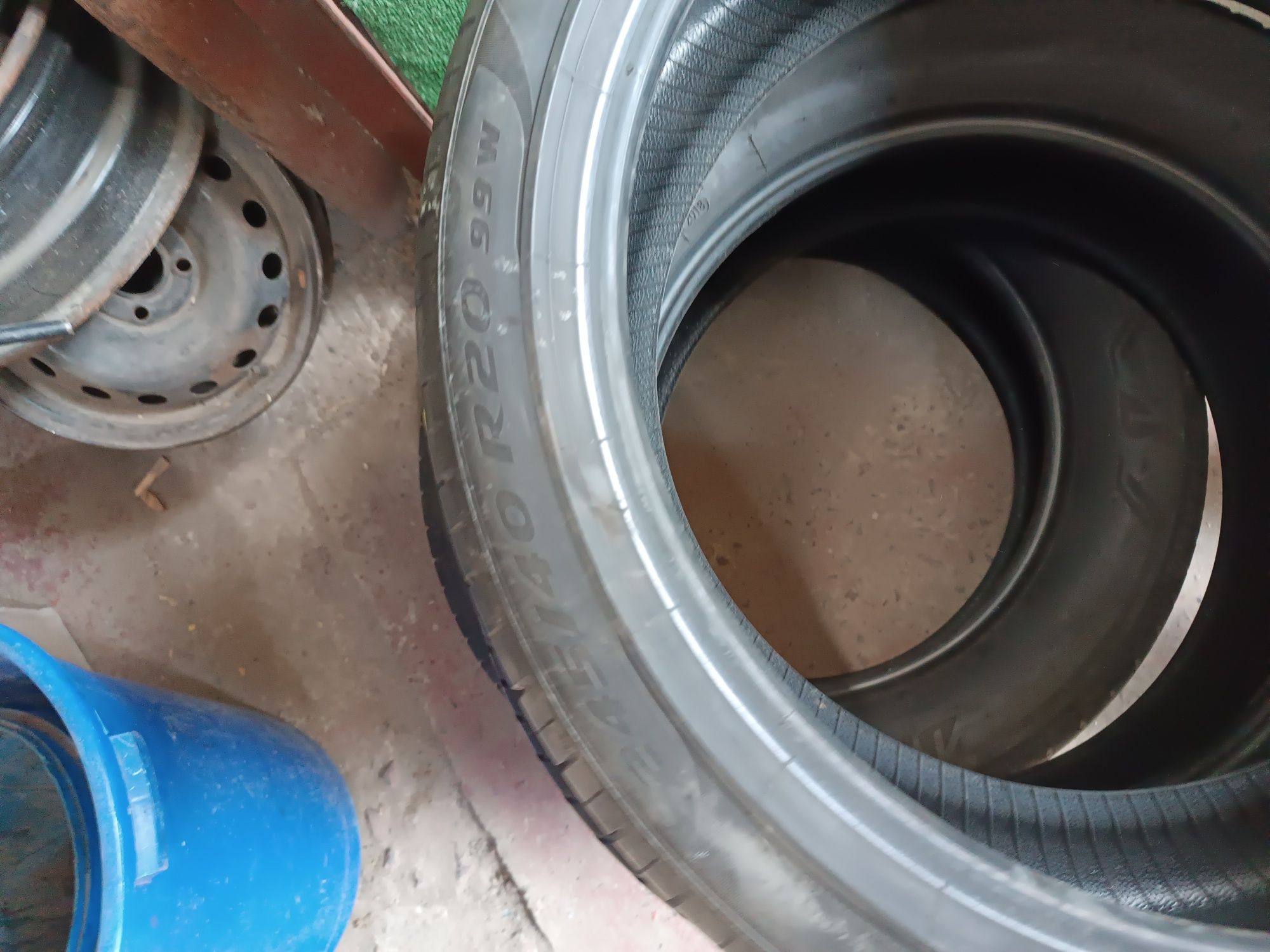 Шини літо Pirelli 245/40/20 5,5mm 2шт.