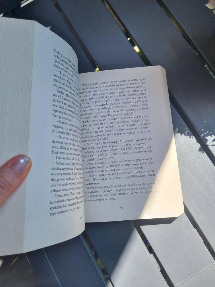 Jojo Moyes "Pod osłoną deszczu"