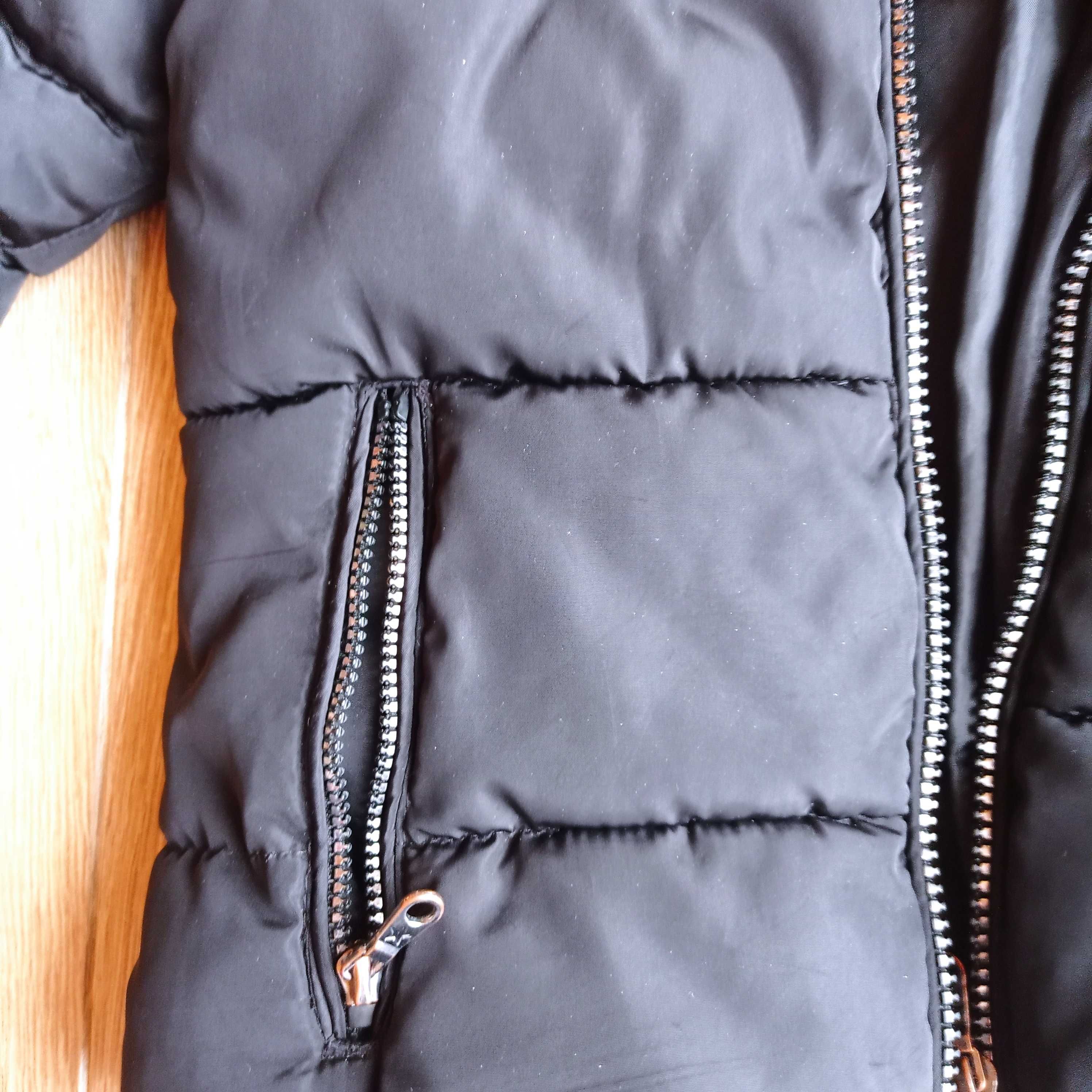Reserved Pikowana kurtka z kapturem ocieplana czarna 104cm