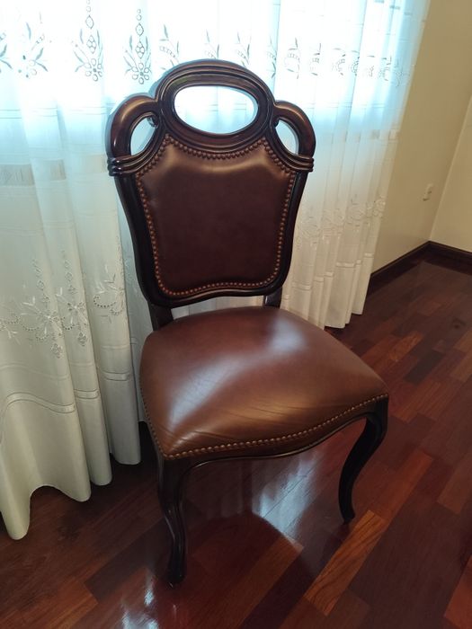 Cadeiras de sala em pele