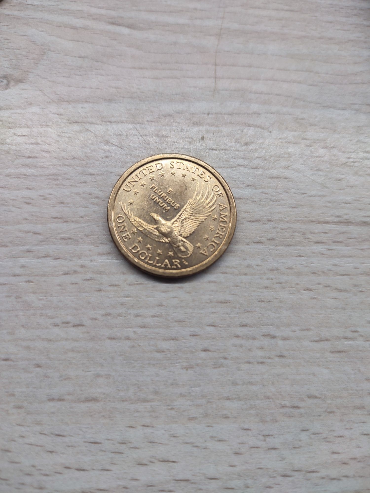 1 Один доллар США