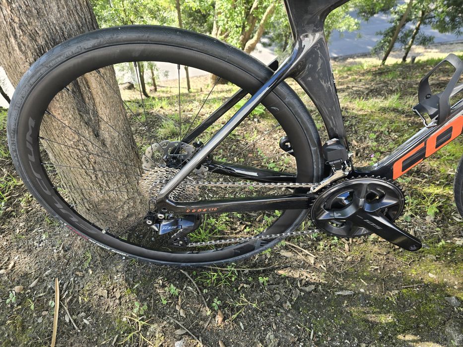 Bicicleta de disco aero 105 di2 12x2v