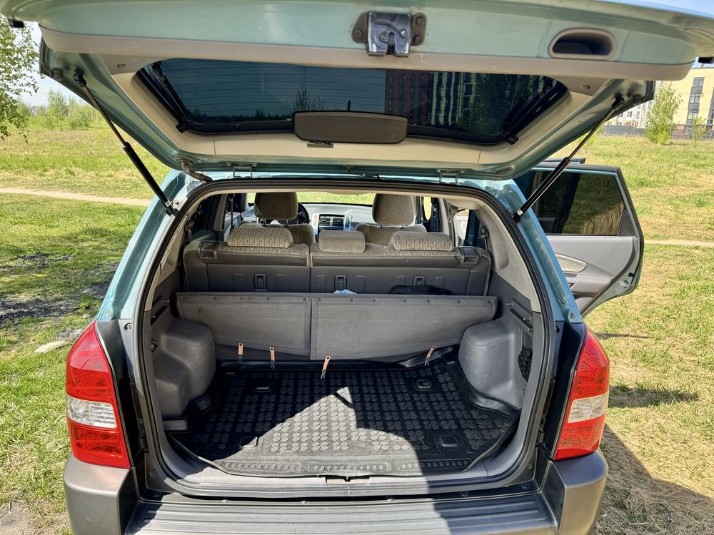 Машина Hyundai Tucson 2004