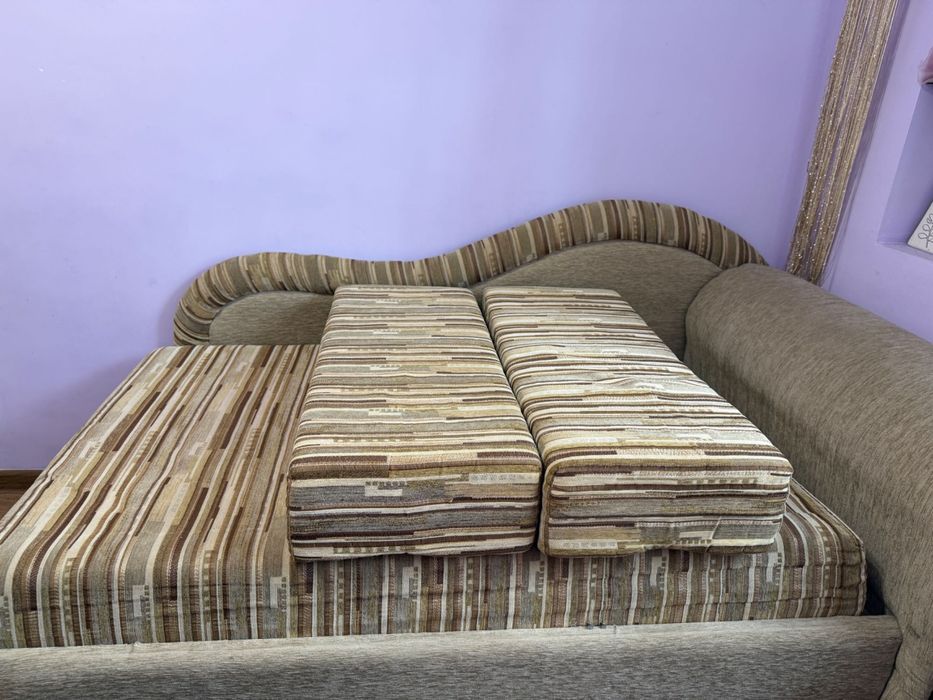 Розкладний диван-ліжко б/у, зручний для сну”