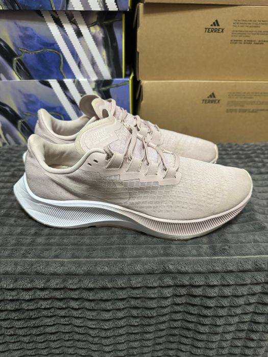 Жіночі кросівки Nike Air Zoom Pegasus 37 40,5(26см) оригінал