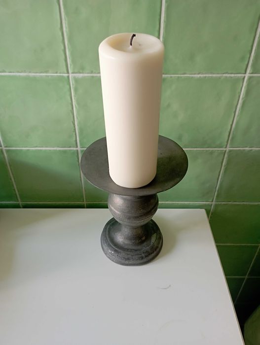 Castiçal antigo em estanho